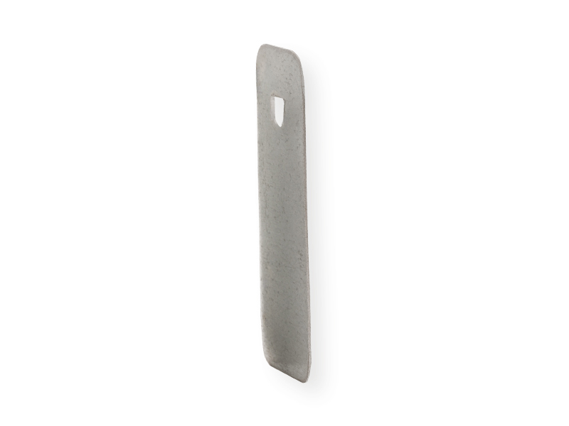Plaatje voor montage van zeisen aan houten steel. 10x3,2cm