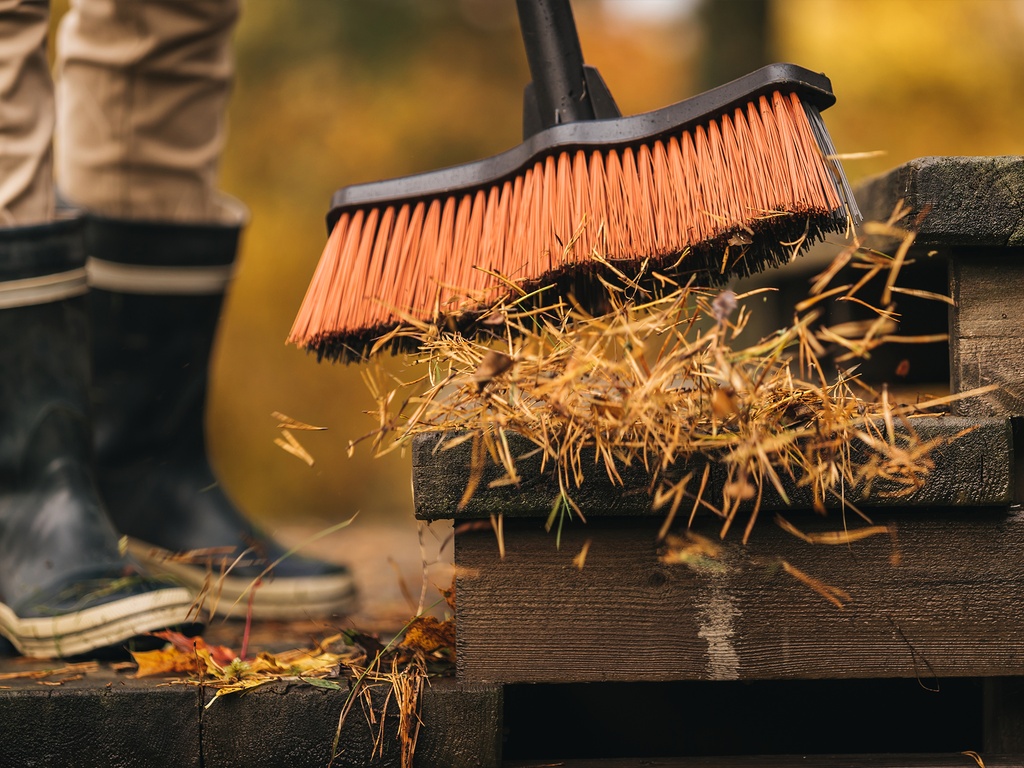 Fiskars Solid Bezem M