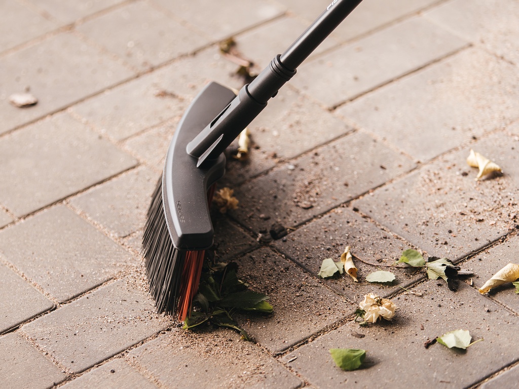 Fiskars Solid Bezem M