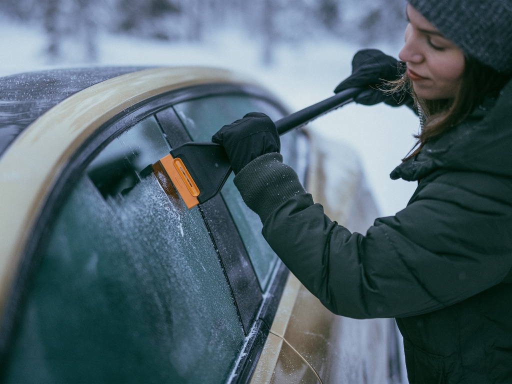IJskrabber FISKARS Solid met sneeuwborstel