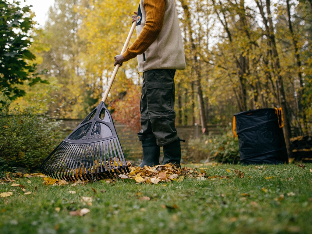 Bladhark FISKARS Solid XL, 65 cm breed, met gelakte ESSEN steel