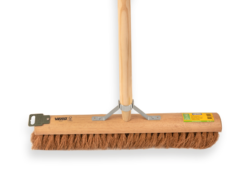 [1490621] Balai à pousser VERO 1550 fibre de coco 50 cm, coiffe ronde, avec manche IKAPE 150 x 2,8 cm et support de manche de balai